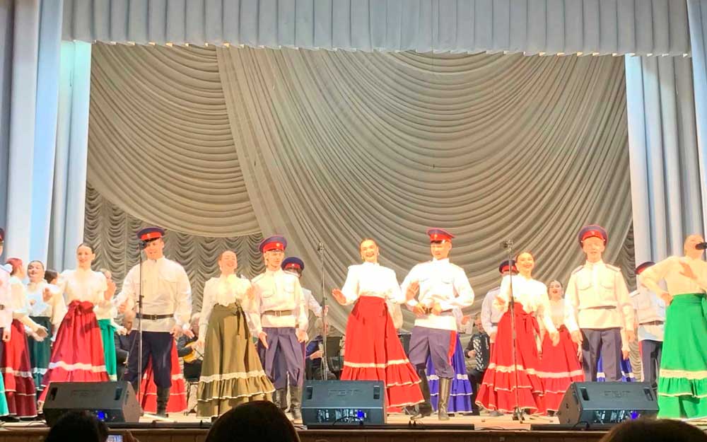 КОНЦЕРТ СТУДЕНТОВ И ПРЕПОДАВАТЕЛЕЙ ОТДЕЛЕНИЯ «СОЛЬНОЕ И ХОРОВОЕ НАРОДНОЕ ПЕНИЕ» В ПОСЕЛКЕ КАМЕНОЛОМНИ